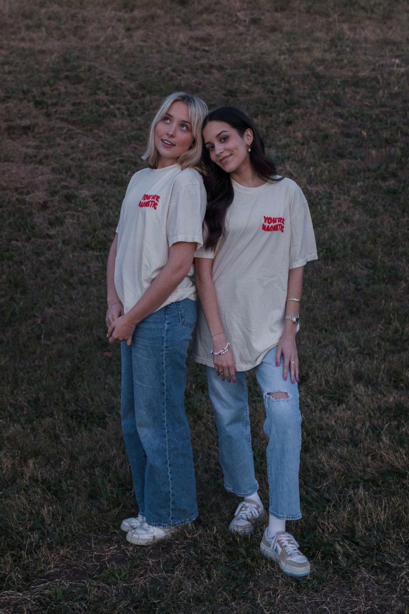 “MAGNETIC” TEE